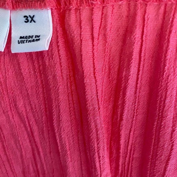 Stunning Ruffled Blouse in Vibrant Pink - Picture 3 of 3